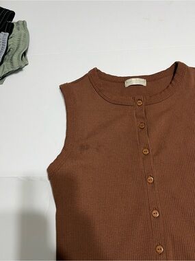 Ribbed Button-Front Tank Top - Brown